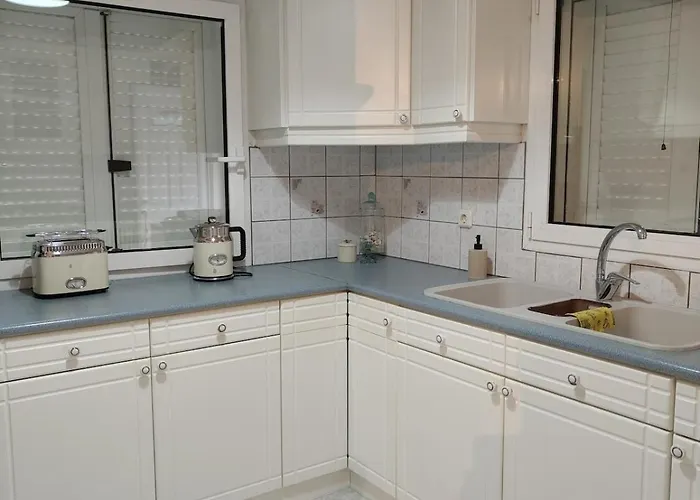 Helen's House In Loutra