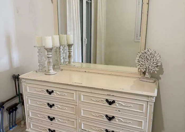 Helen's House In Loutra