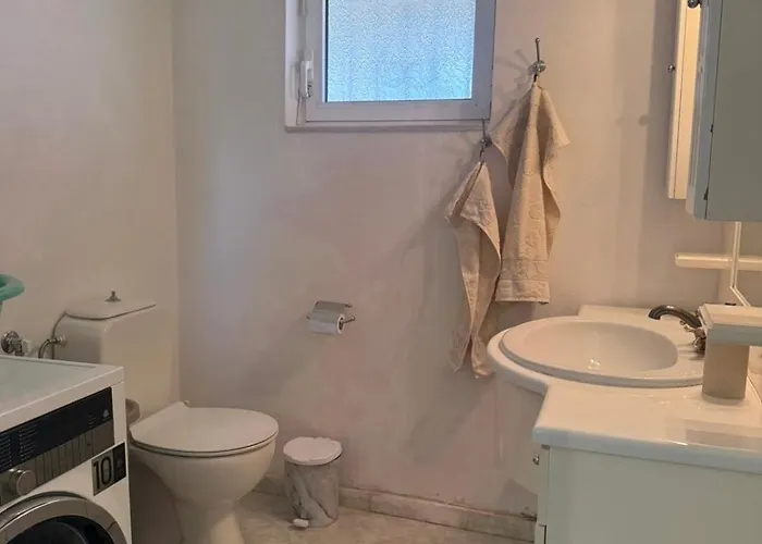 Helen's House In Loutra