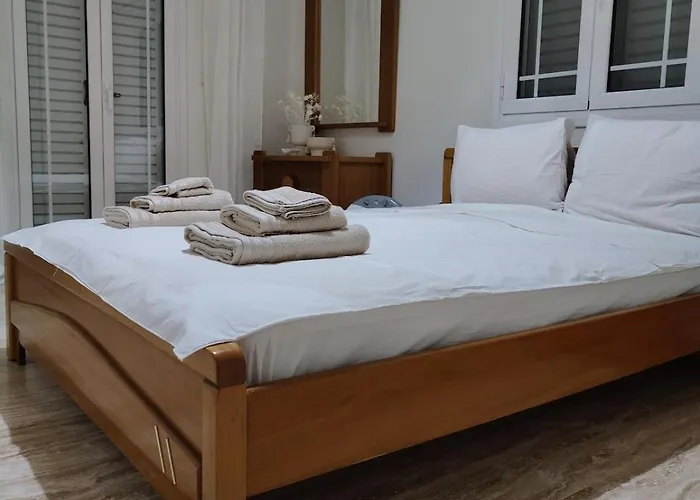 Helen's House In Loutra